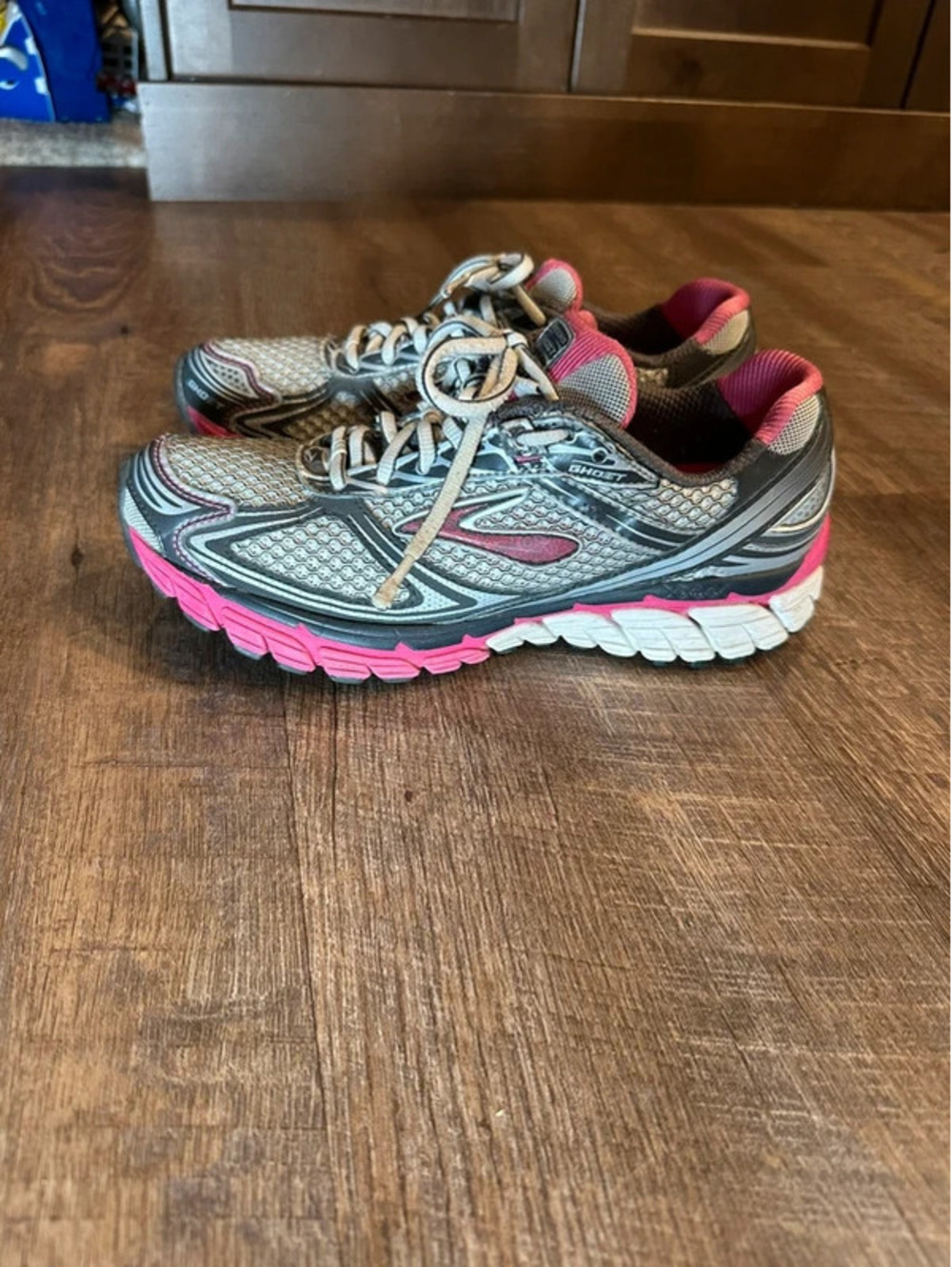 Brooks Ghost Running Shoes Women’s Size 8.5 Gray/Pink